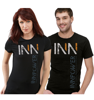 Modelos con las camisetas técnicas de Innpower